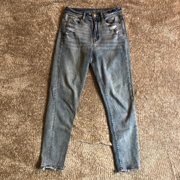 American Eagle Outfitters Denim - American Eagle Mom Jeans Size 2